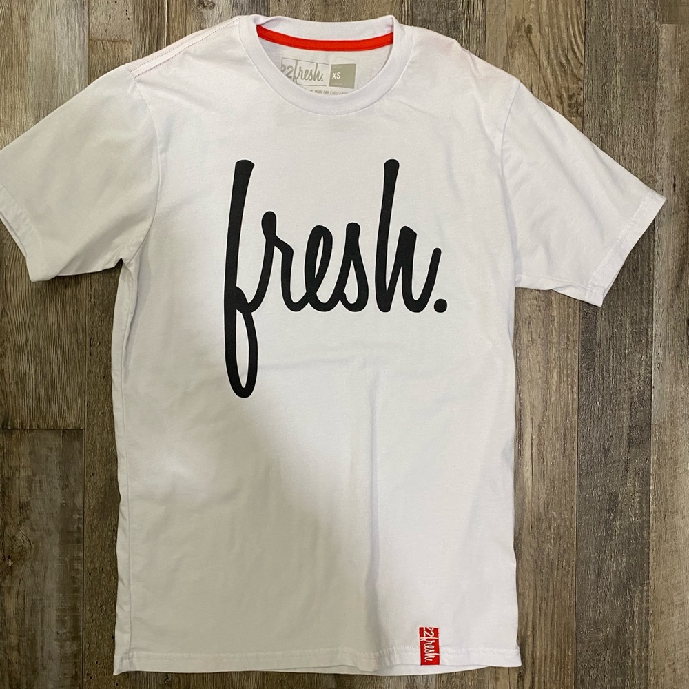 NEVER BEEN WORN FRESH T-SHIRT